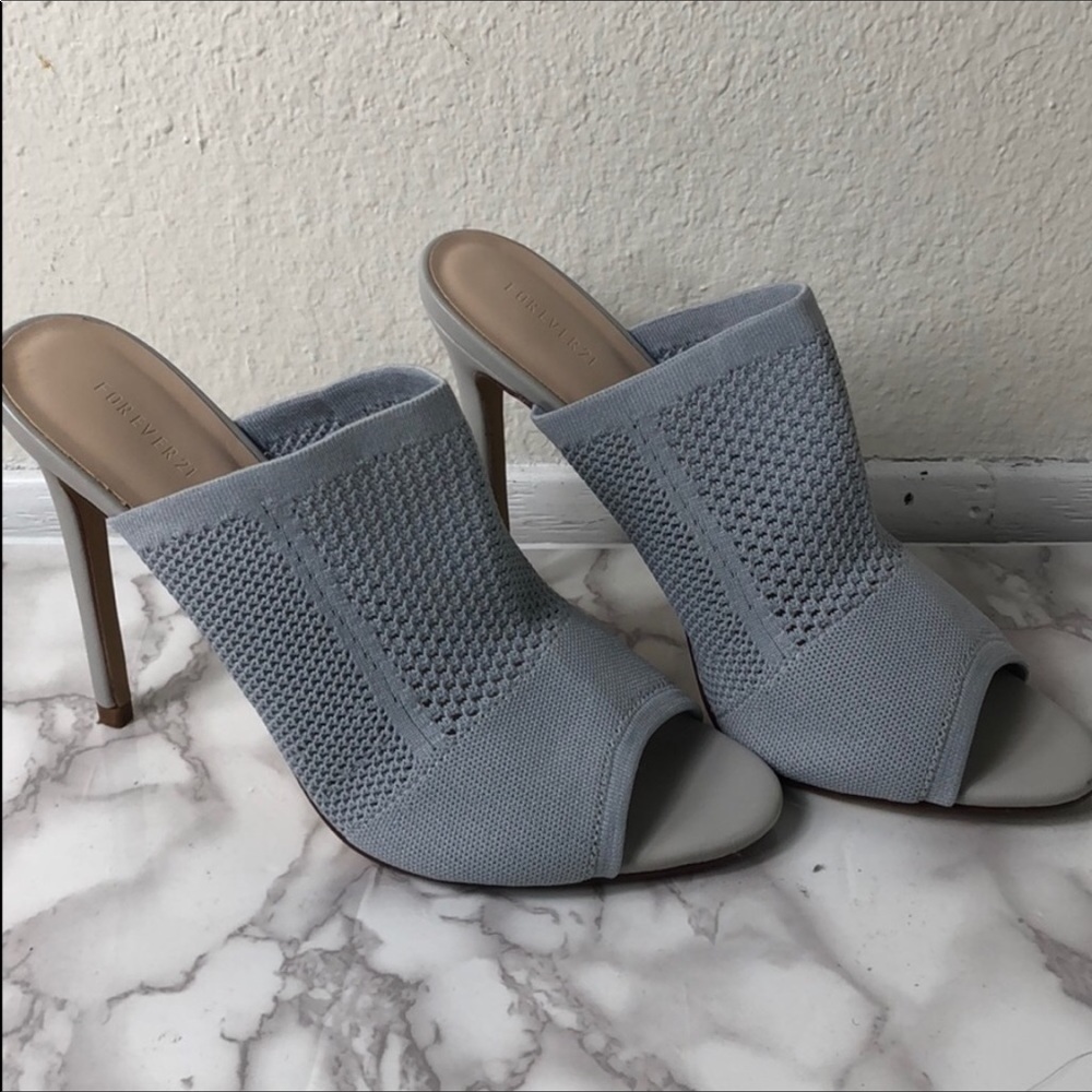 Baby blue / light gray mules